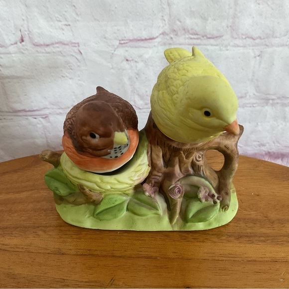 Vintage Two Birds in a Nest Ceramic Salt and Pepper Shakers - Picture 1 of 8